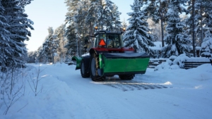 SAMI SLH-hiekoitin Massey Ferguson -traktorissa