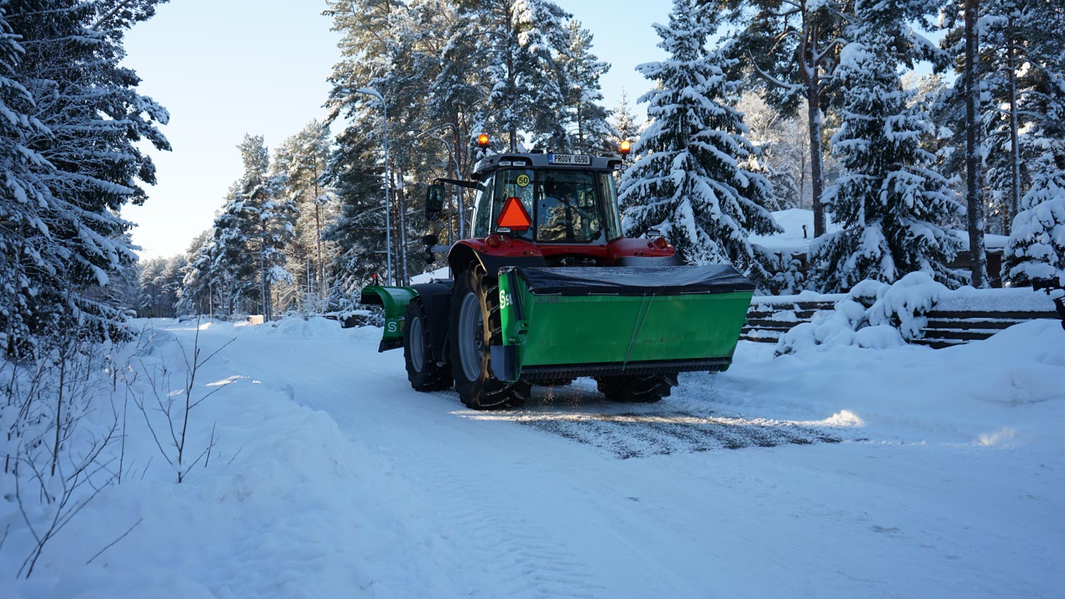 SAMI SLH-hiekoitin Massey Ferguson -traktorissa
