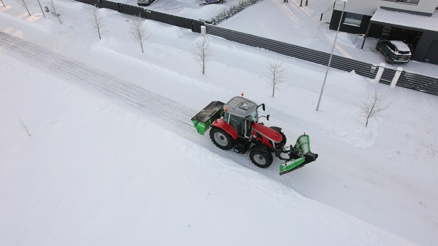 SAMI SLH-hiekoitin Massey Ferguson -traktorissa