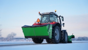 SAMI SLH-hiekoitin Massey Ferguson -traktorissa