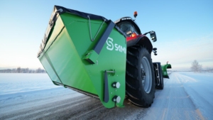 SAMI SLH-hiekoitin Massey Ferguson -traktorissa
