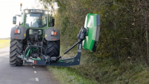 SAMI ketjumurskain CM-1700 Fendt 828 Vario -traktorissa