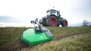 SAMI ketjumurskain CM-1700 Fendt 828 Vario -traktorissa