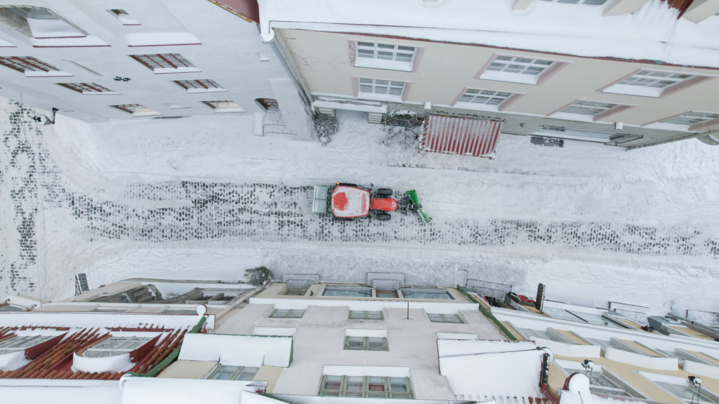 SAMI-VL-kompaktisarjan-lumiaura-Kubota-L2-1